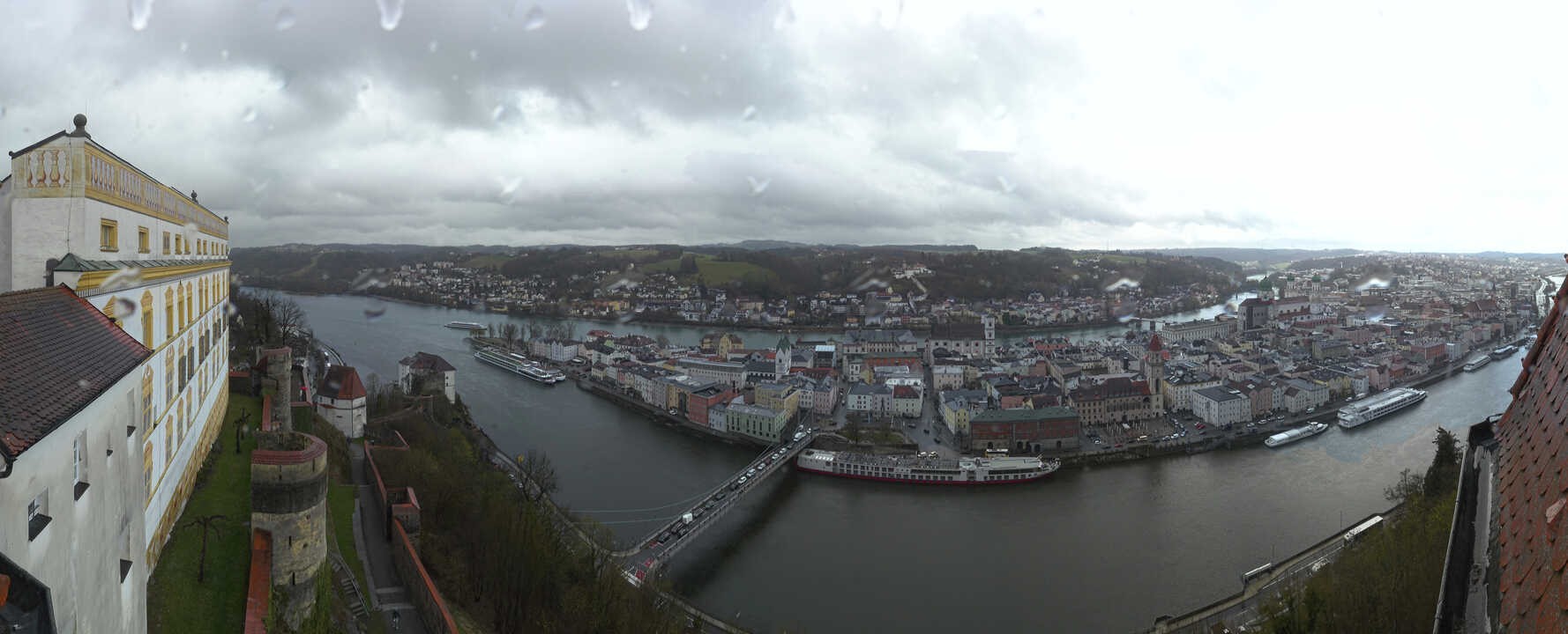 Archiv Foto Webcam Passau: Blick von der Veste Oberhaus auf Donau und Altstadt
