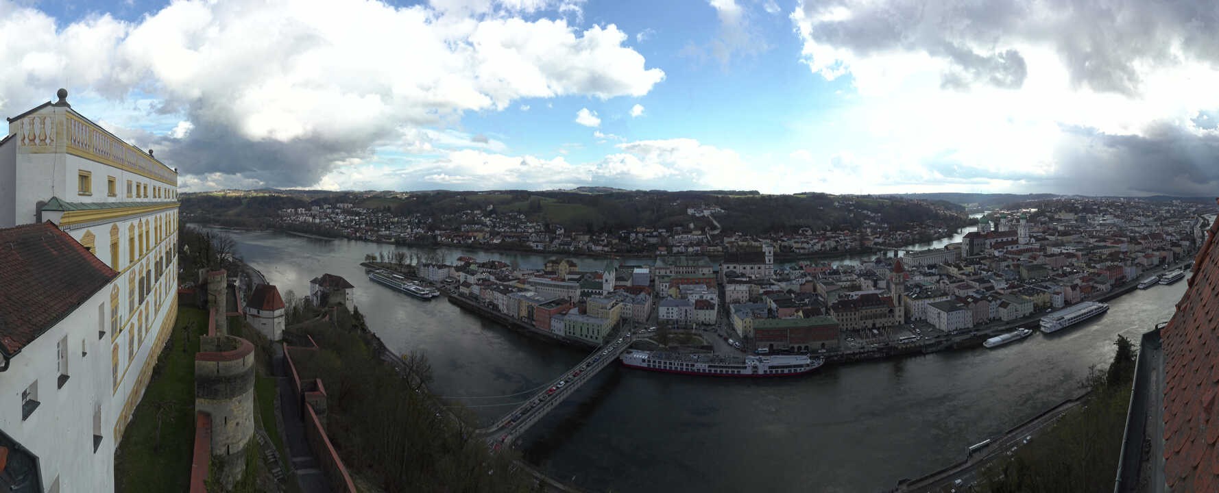 Archiv Foto Webcam Passau: Blick von der Veste Oberhaus auf Donau und Altstadt