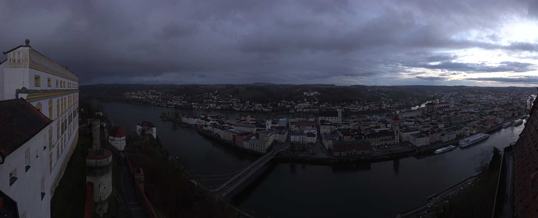 Archiv Foto Webcam Passau: Blick von der Veste Oberhaus auf Donau und Altstadt