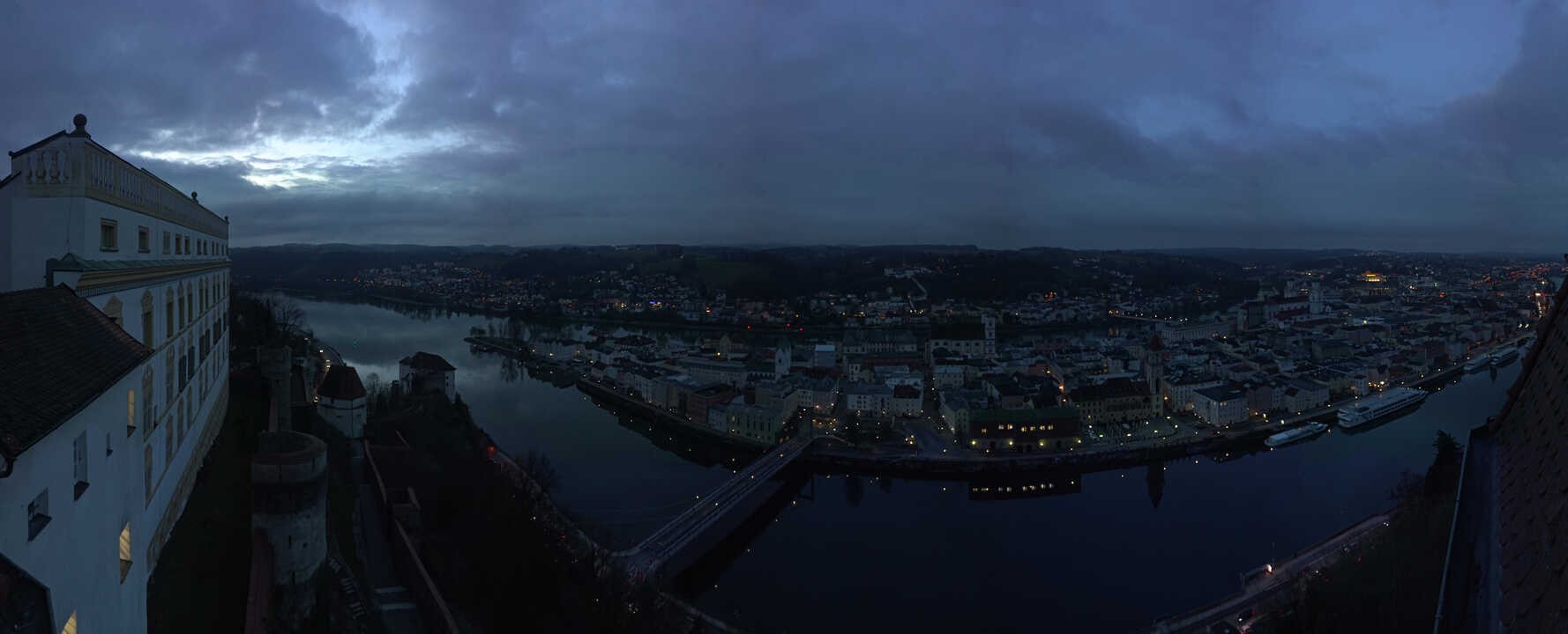 Archiv Foto Webcam Passau: Blick von der Veste Oberhaus auf Donau und Altstadt