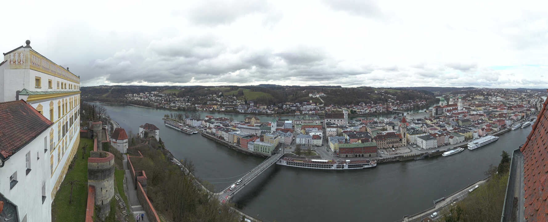 Archiv Foto Webcam Passau: Blick von der Veste Oberhaus auf Donau und Altstadt