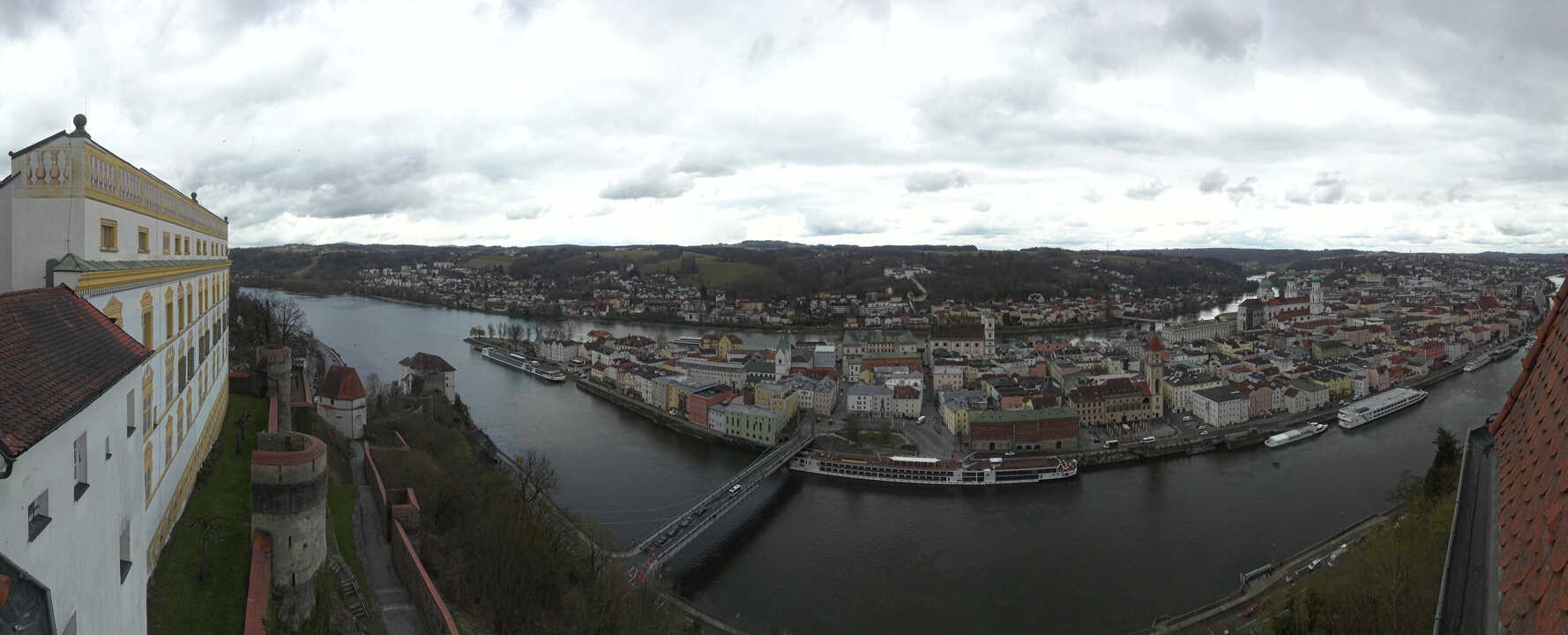 Archiv Foto Webcam Passau: Blick von der Veste Oberhaus auf Donau und Altstadt