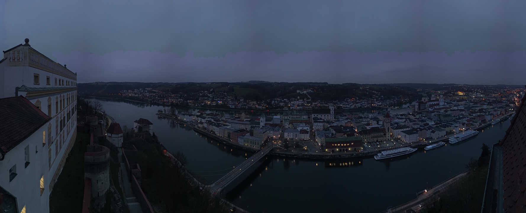 Archiv Foto Webcam Passau: Blick von der Veste Oberhaus auf Donau und Altstadt