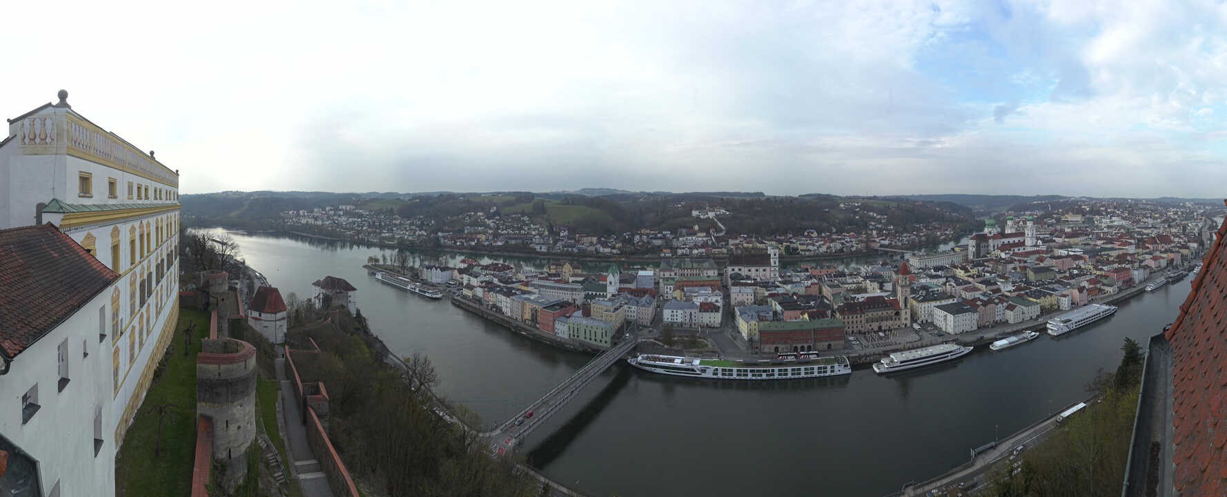 Archiv Foto Webcam Passau: Blick von der Veste Oberhaus auf Donau und Altstadt