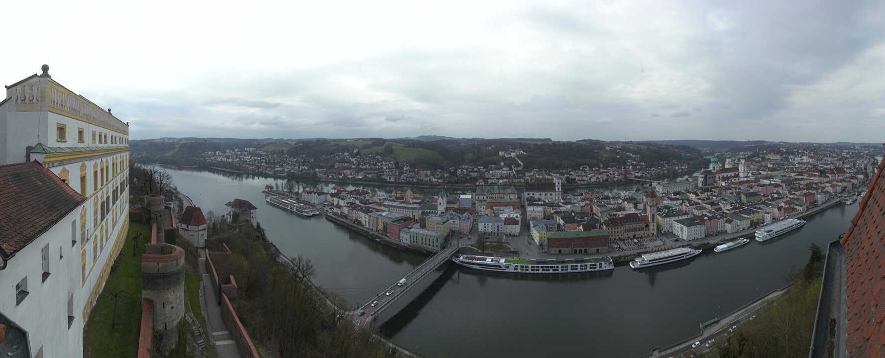Archiv Foto Webcam Passau: Blick von der Veste Oberhaus auf Donau und Altstadt