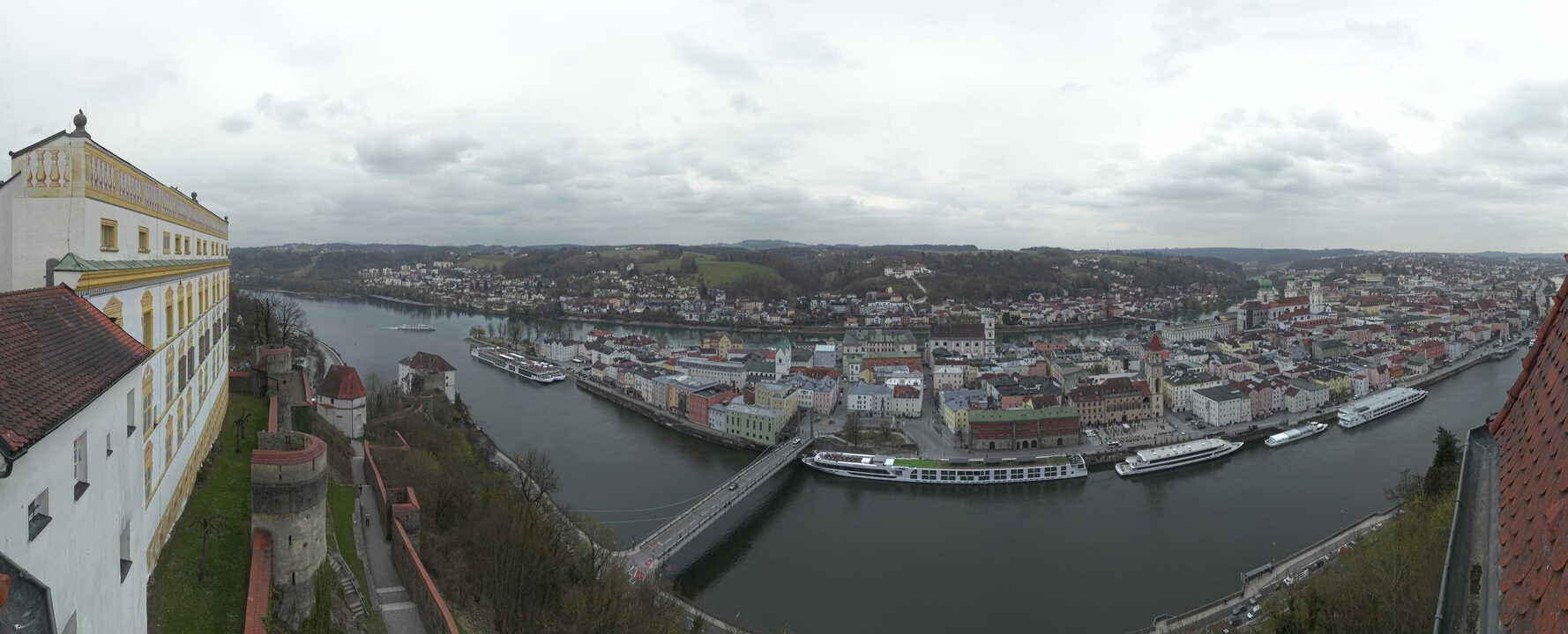 Archiv Foto Webcam Passau: Blick von der Veste Oberhaus auf Donau und Altstadt