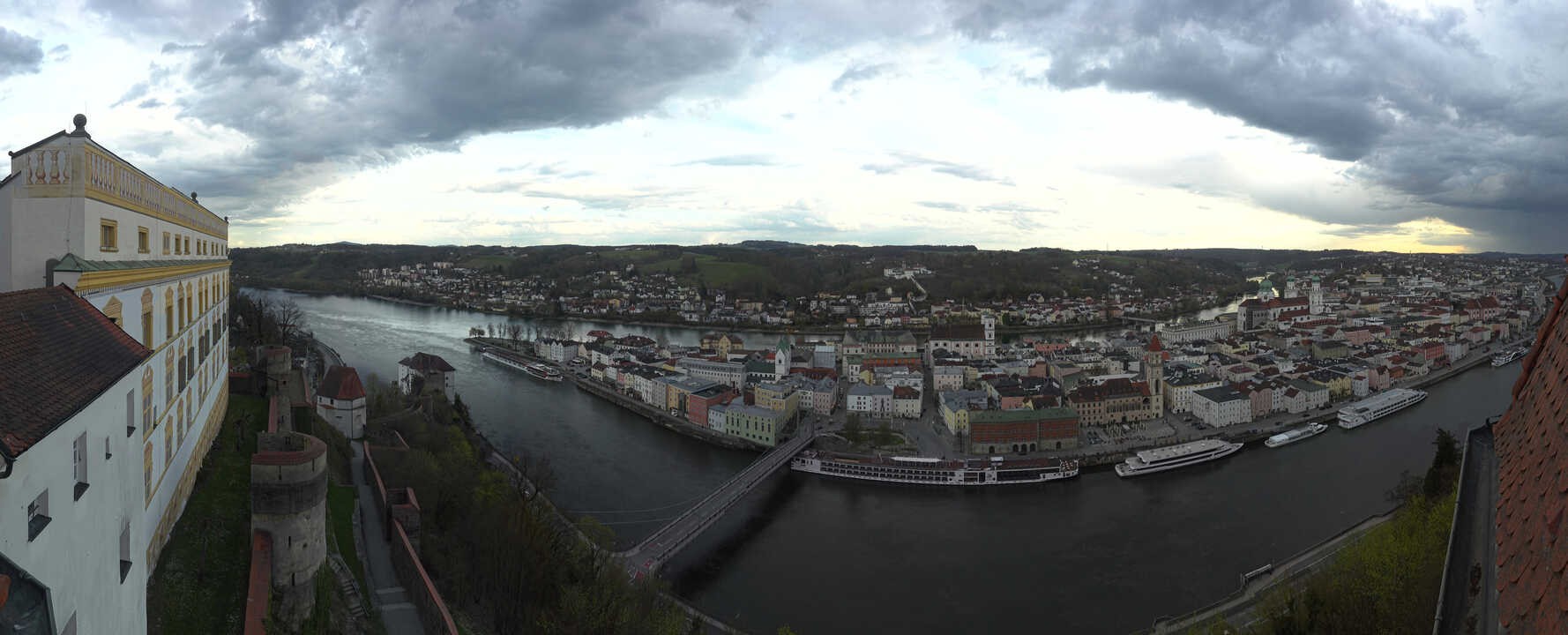 Archiv Foto Webcam Passau: Blick von der Veste Oberhaus auf Donau und Altstadt