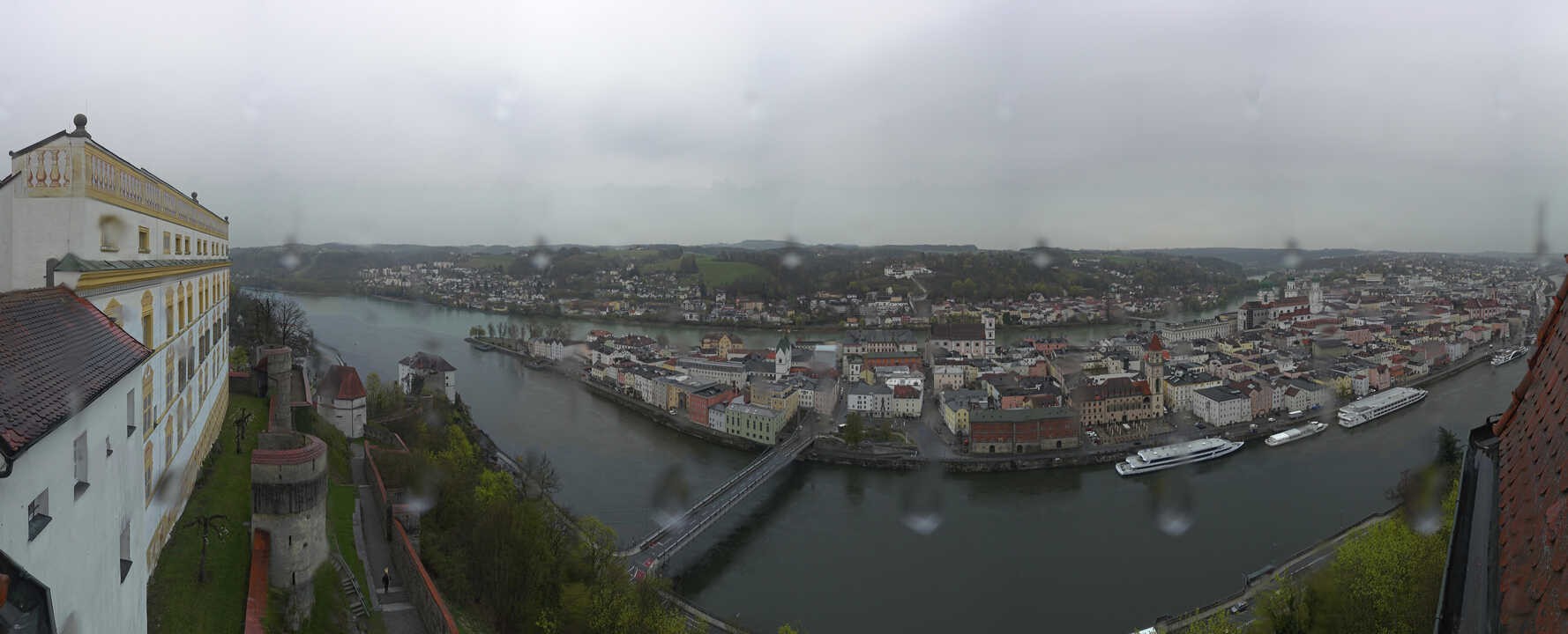 Archiv Foto Webcam Passau: Blick von der Veste Oberhaus auf Donau und Altstadt