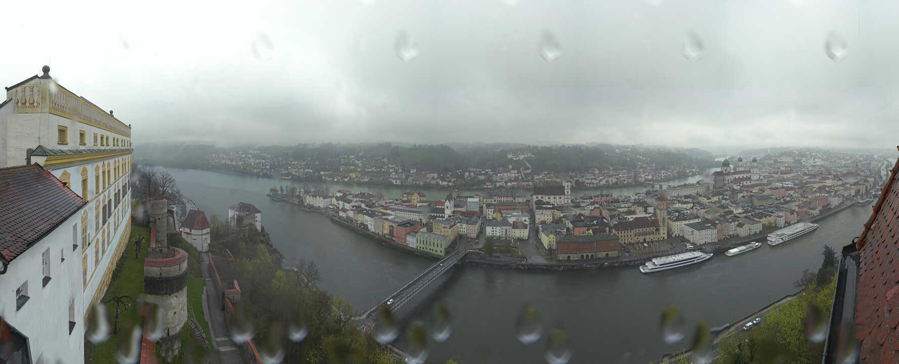 Archiv Foto Webcam Passau: Blick von der Veste Oberhaus auf Donau und Altstadt