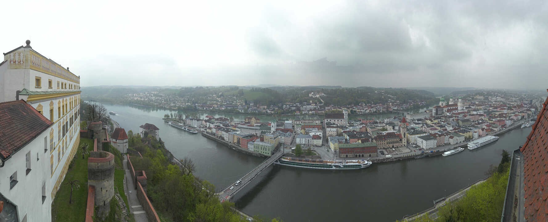 Archiv Foto Webcam Passau: Blick von der Veste Oberhaus auf Donau und Altstadt