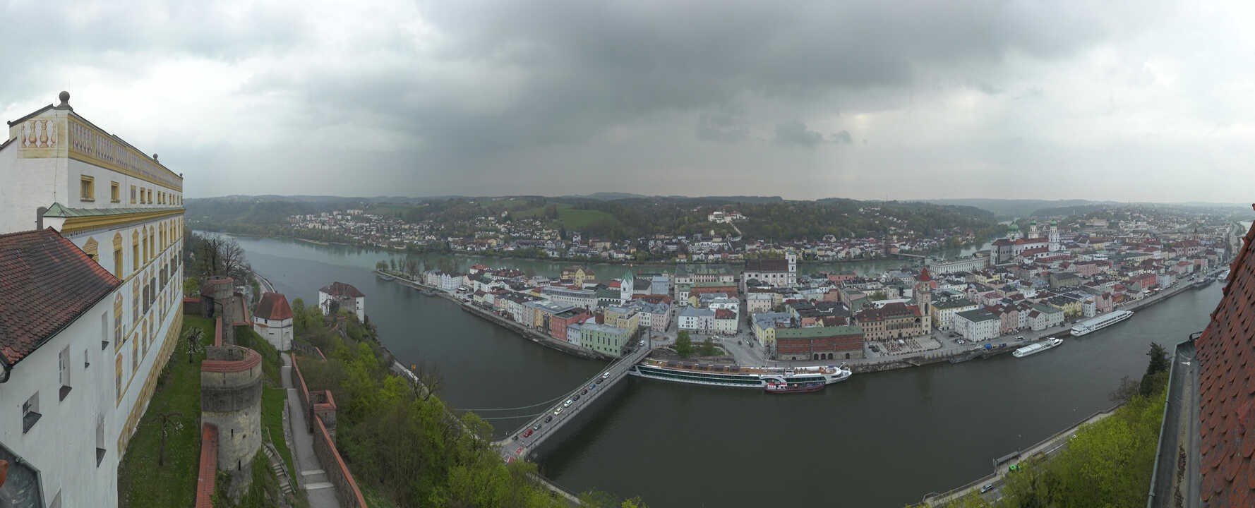 Archiv Foto Webcam Passau: Blick von der Veste Oberhaus auf Donau und Altstadt