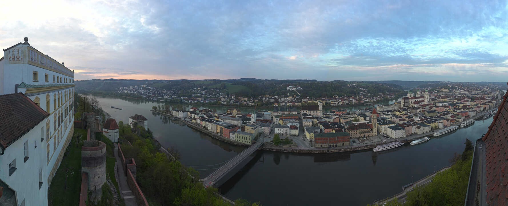 Archiv Foto Webcam Passau: Blick von der Veste Oberhaus auf Donau und Altstadt