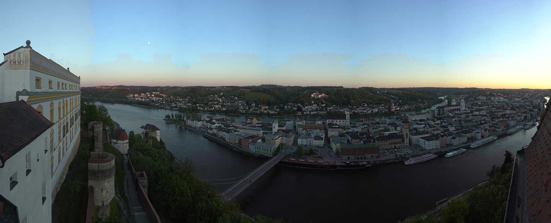 Archiv Foto Webcam Passau: Blick von der Veste Oberhaus auf Donau und Altstadt