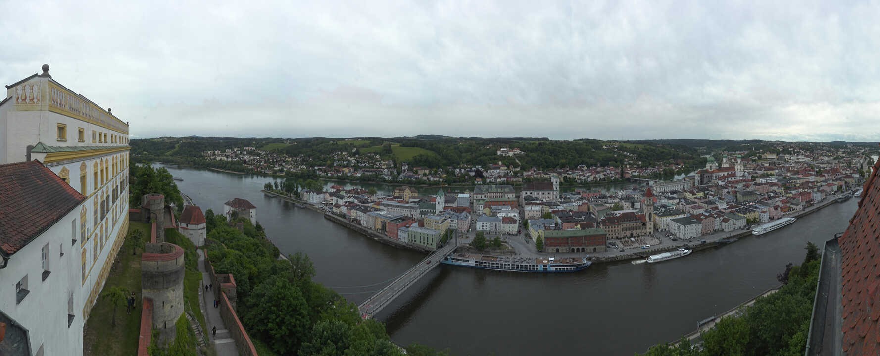 Archiv Foto Webcam Passau: Blick von der Veste Oberhaus auf Donau und Altstadt
