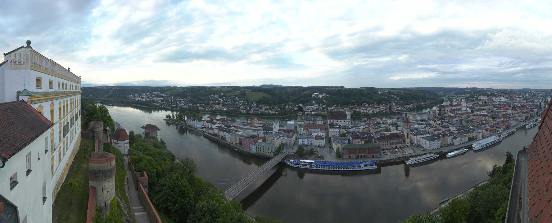 Archiv Foto Webcam Passau: Blick von der Veste Oberhaus auf Donau und Altstadt