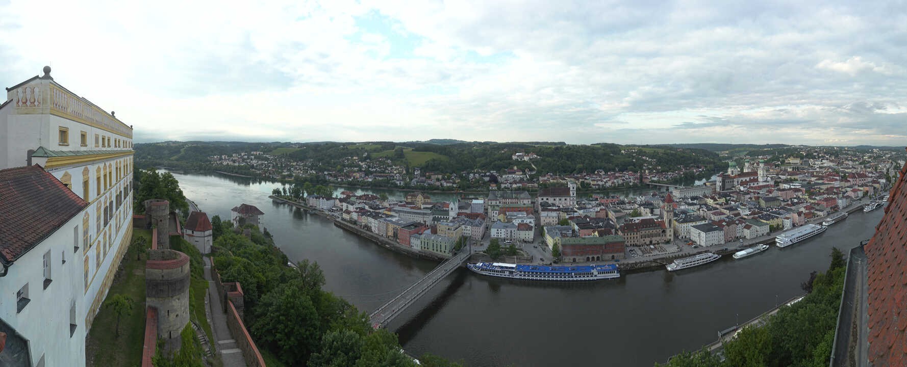Archiv Foto Webcam Passau: Blick von der Veste Oberhaus auf Donau und Altstadt