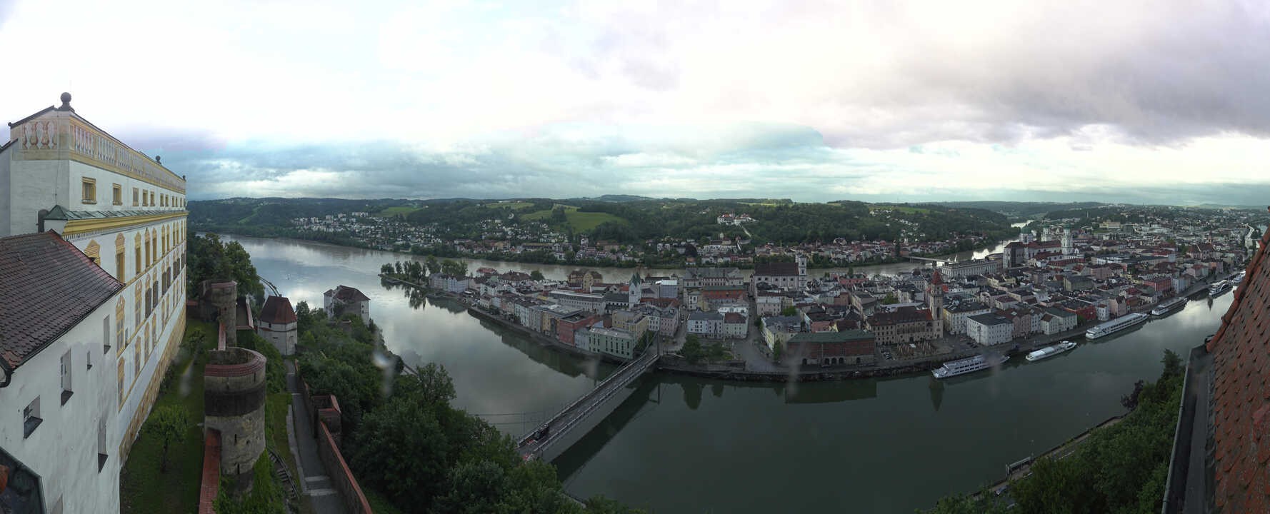 Archiv Foto Webcam Passau: Blick von der Veste Oberhaus auf Donau und Altstadt