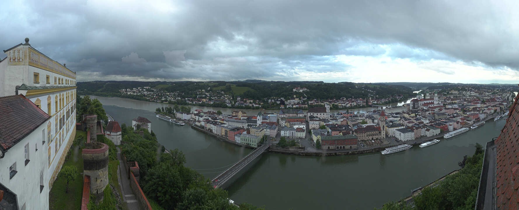 Archiv Foto Webcam Passau: Blick von der Veste Oberhaus auf Donau und Altstadt