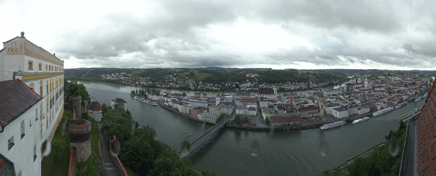 Archiv Foto Webcam Passau: Blick von der Veste Oberhaus auf Donau und Altstadt