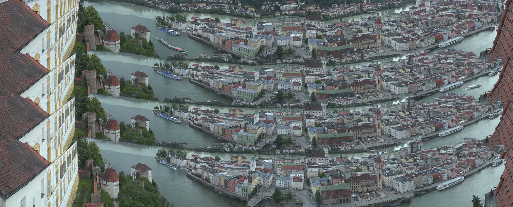 Archiv Foto Webcam Passau: Blick von der Veste Oberhaus auf Donau und Altstadt