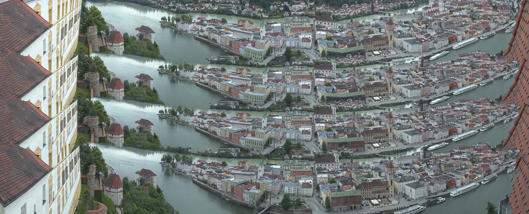Archiv Foto Webcam Passau: Blick von der Veste Oberhaus auf Donau und Altstadt