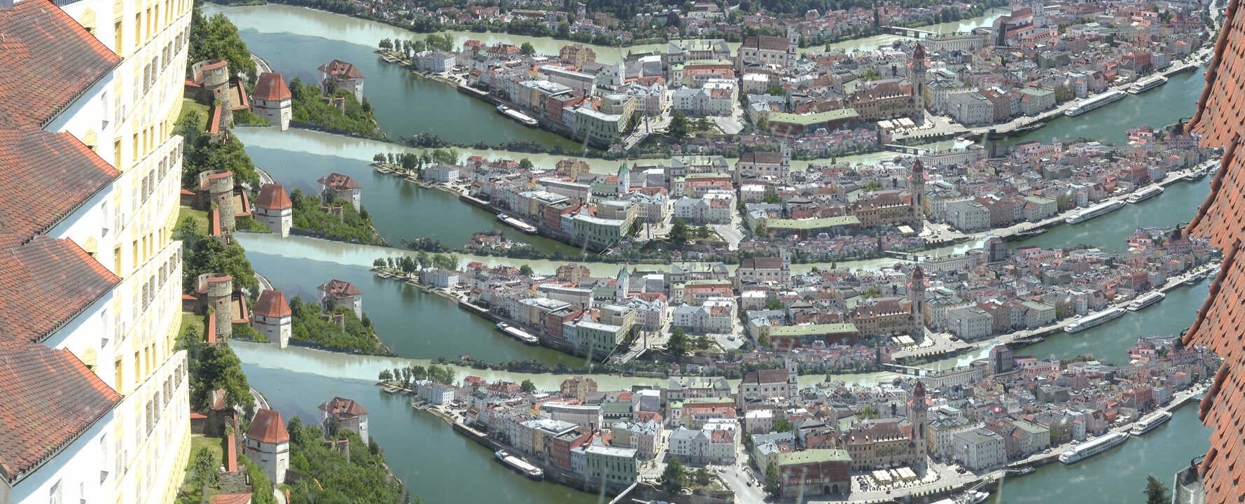 Archiv Foto Webcam Passau: Blick von der Veste Oberhaus auf Donau und Altstadt