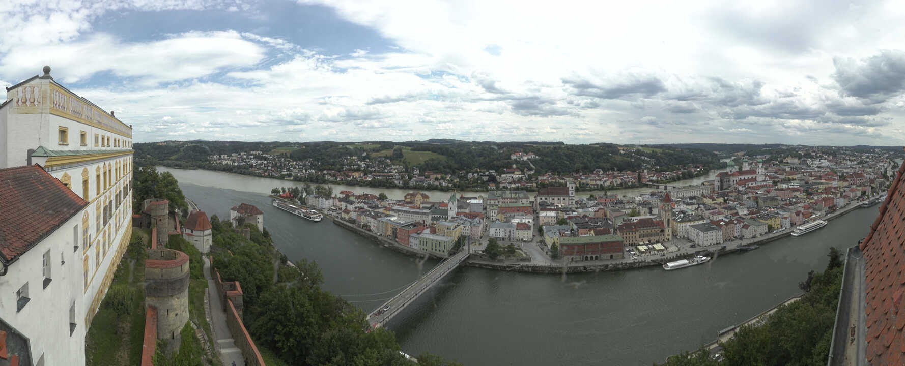 Archiv Foto Webcam Passau: Blick von der Veste Oberhaus auf Donau und Altstadt