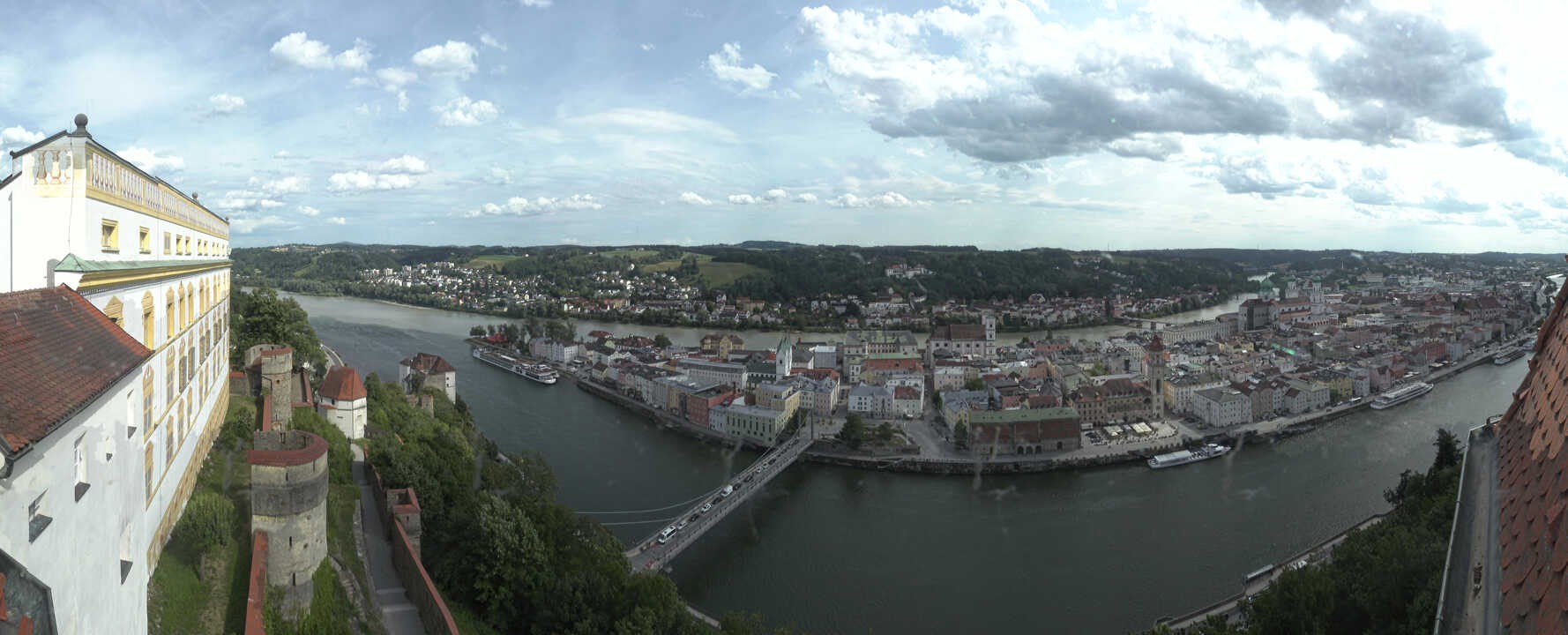 Archiv Foto Webcam Passau: Blick von der Veste Oberhaus auf Donau und Altstadt