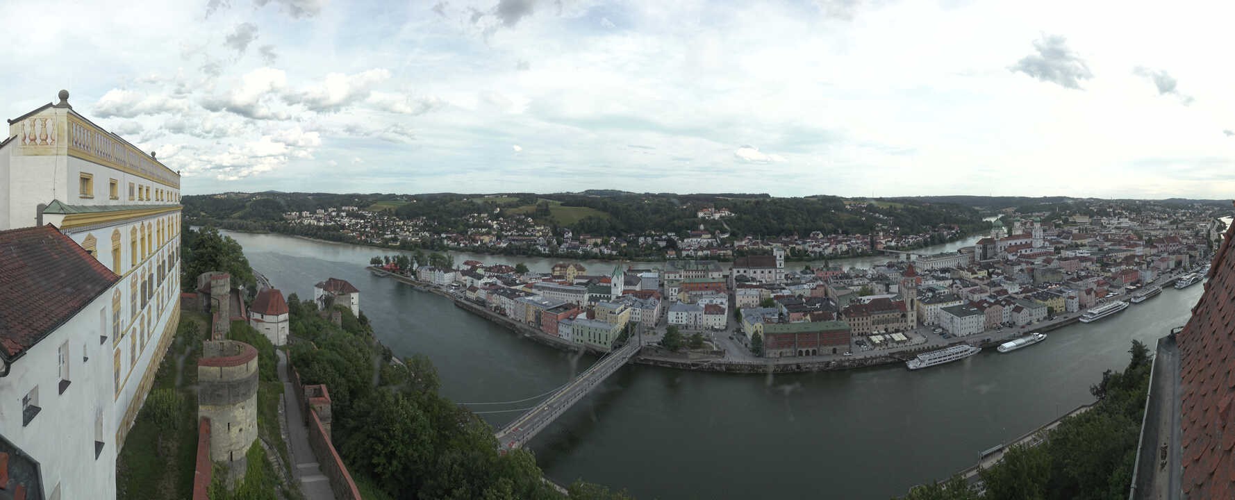 Archiv Foto Webcam Passau: Blick von der Veste Oberhaus auf Donau und Altstadt