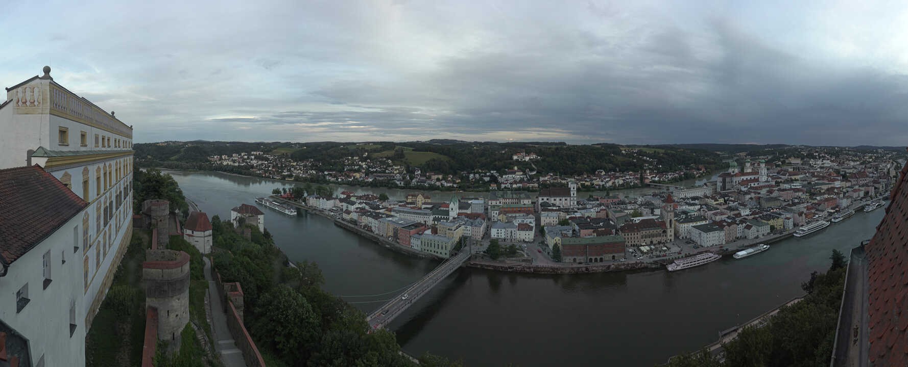 Archiv Foto Webcam Passau: Blick von der Veste Oberhaus auf Donau und Altstadt