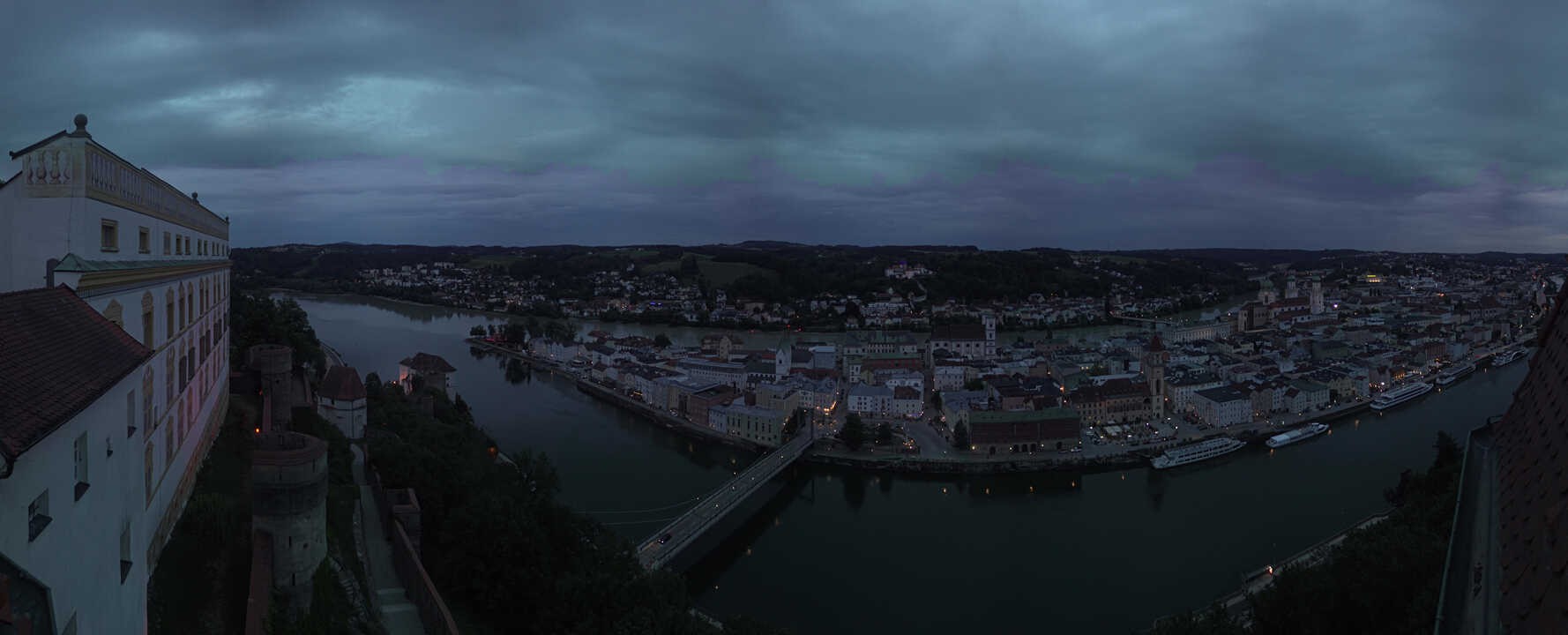Archiv Foto Webcam Passau: Blick von der Veste Oberhaus auf Donau und Altstadt
