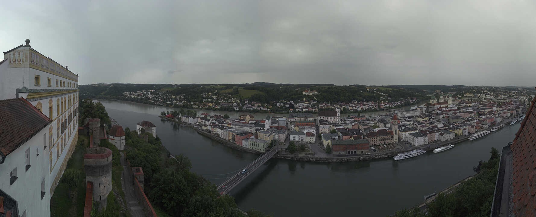 Archiv Foto Webcam Passau: Blick von der Veste Oberhaus auf Donau und Altstadt
