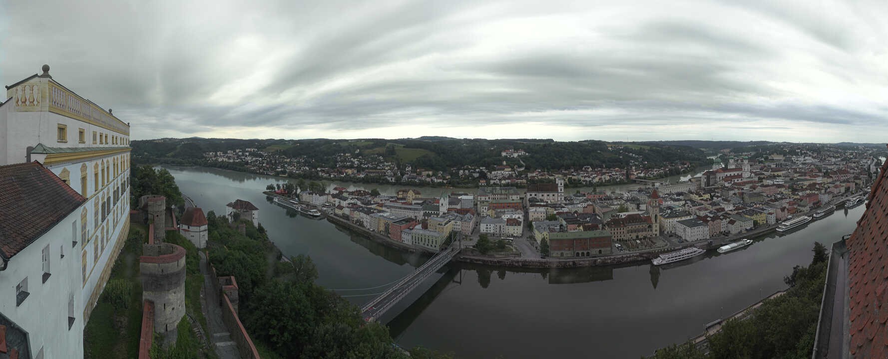Archiv Foto Webcam Passau: Blick von der Veste Oberhaus auf Donau und Altstadt
