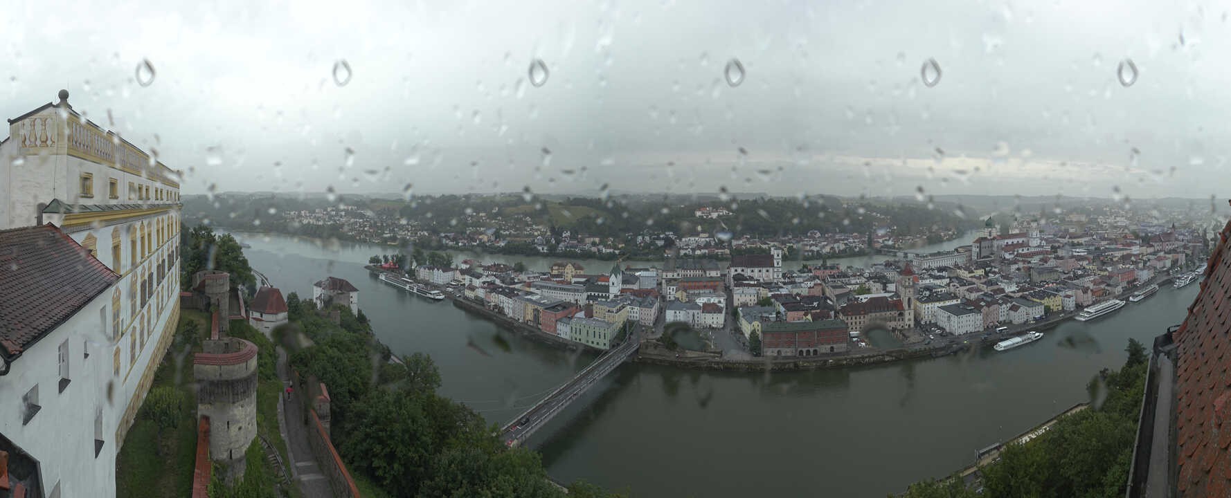 Archiv Foto Webcam Passau: Blick von der Veste Oberhaus auf Donau und Altstadt