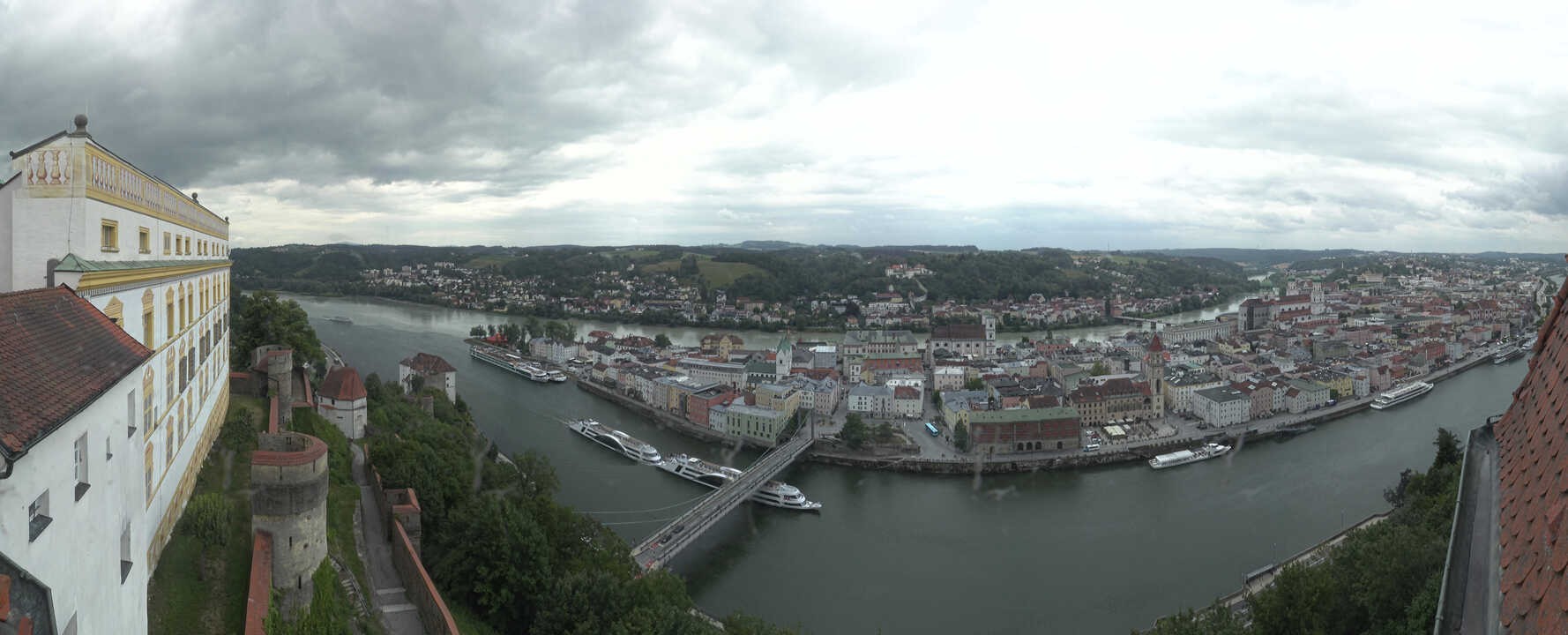 Archiv Foto Webcam Passau: Blick von der Veste Oberhaus auf Donau und Altstadt