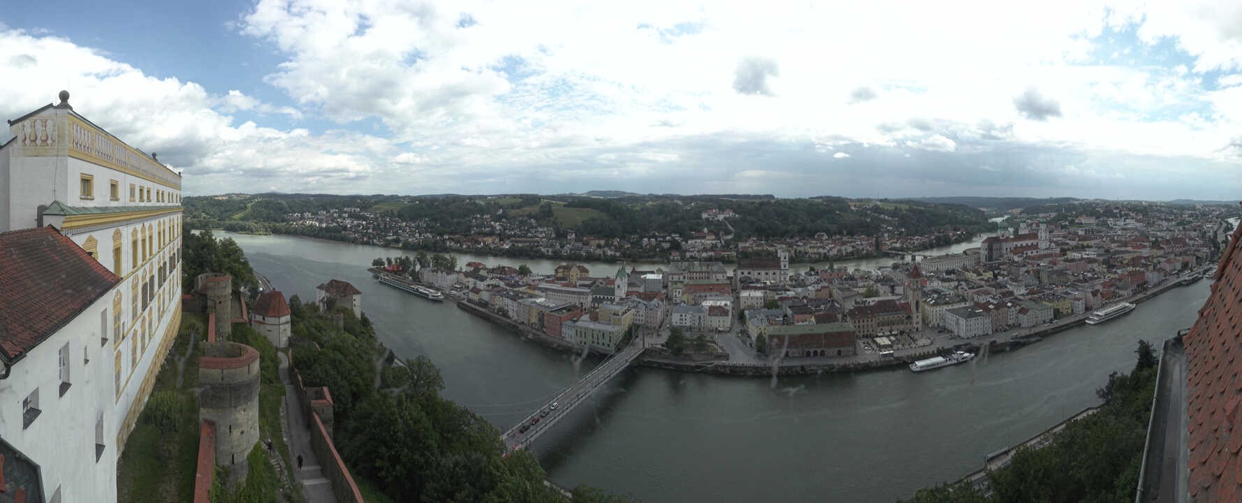 Archiv Foto Webcam Passau: Blick von der Veste Oberhaus auf Donau und Altstadt
