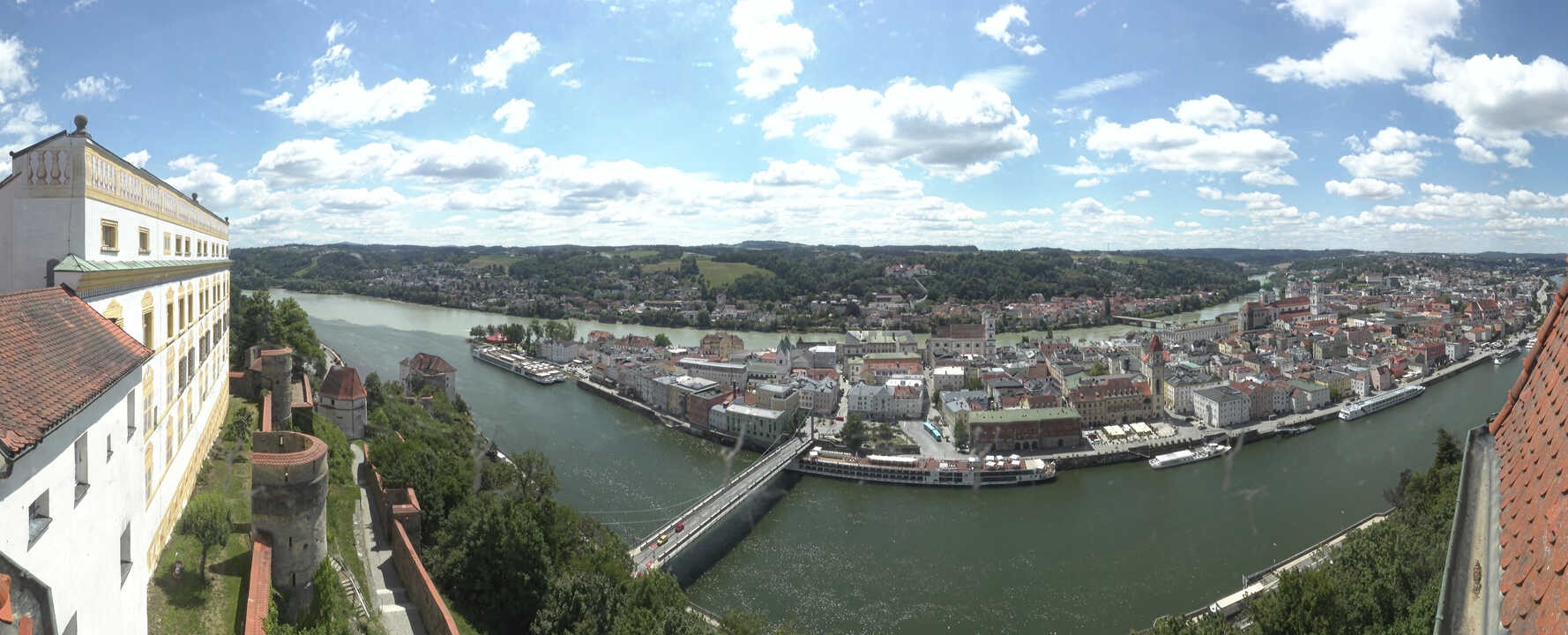 Archiv Foto Webcam Passau: Blick von der Veste Oberhaus auf Donau und Altstadt