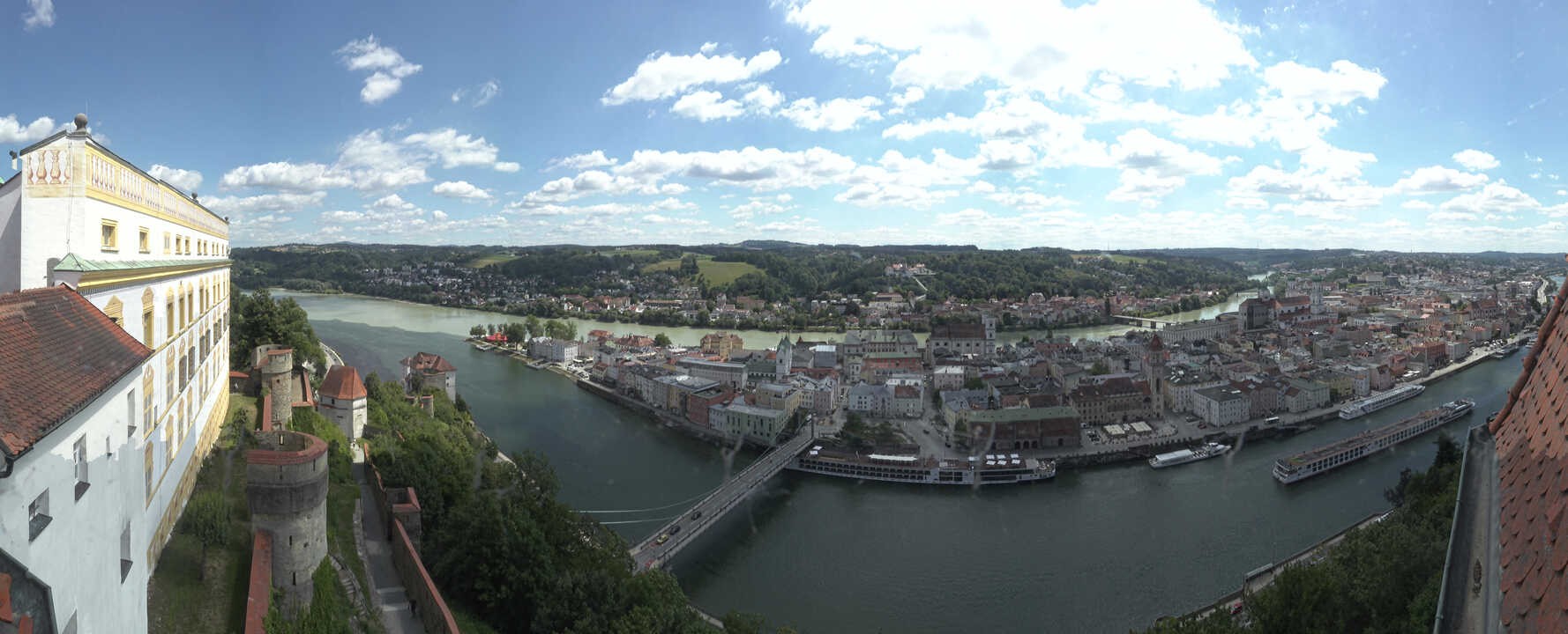 Archiv Foto Webcam Passau: Blick von der Veste Oberhaus auf Donau und Altstadt