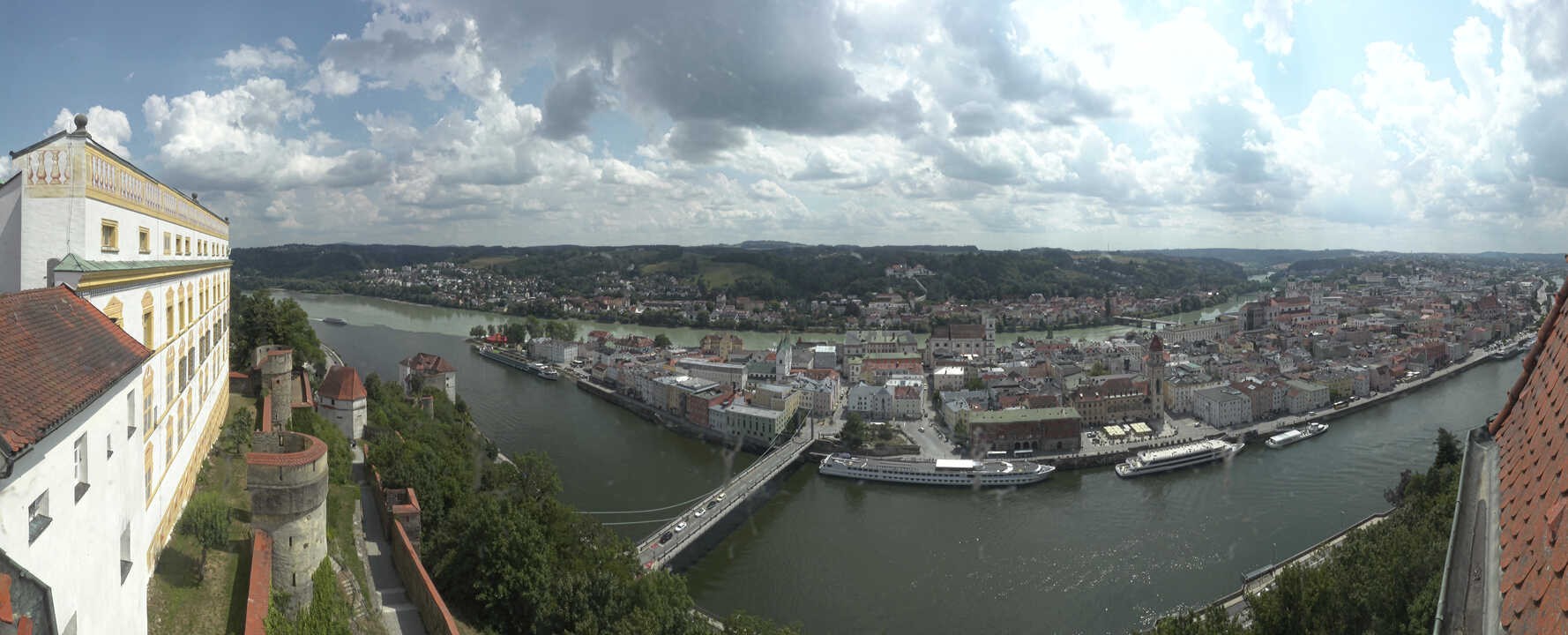 Archiv Foto Webcam Passau: Blick von der Veste Oberhaus auf Donau und Altstadt