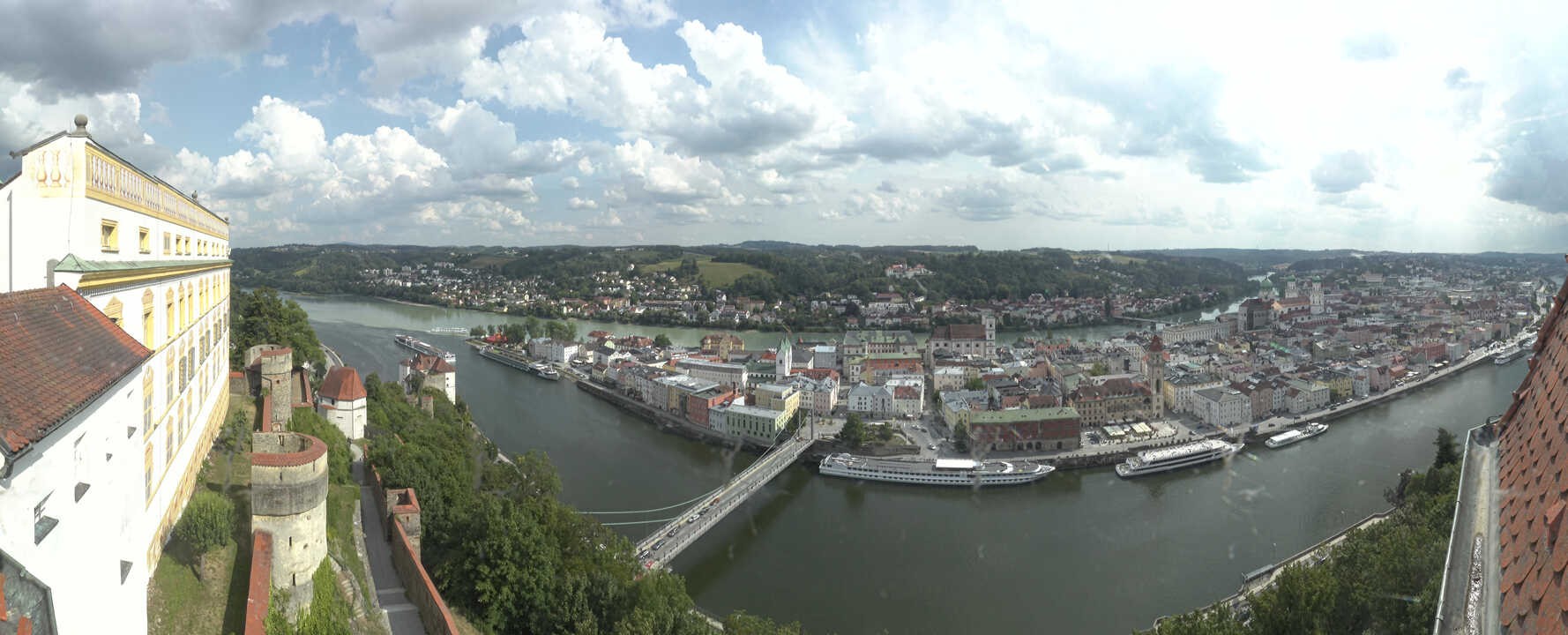 Archiv Foto Webcam Passau: Blick von der Veste Oberhaus auf Donau und Altstadt