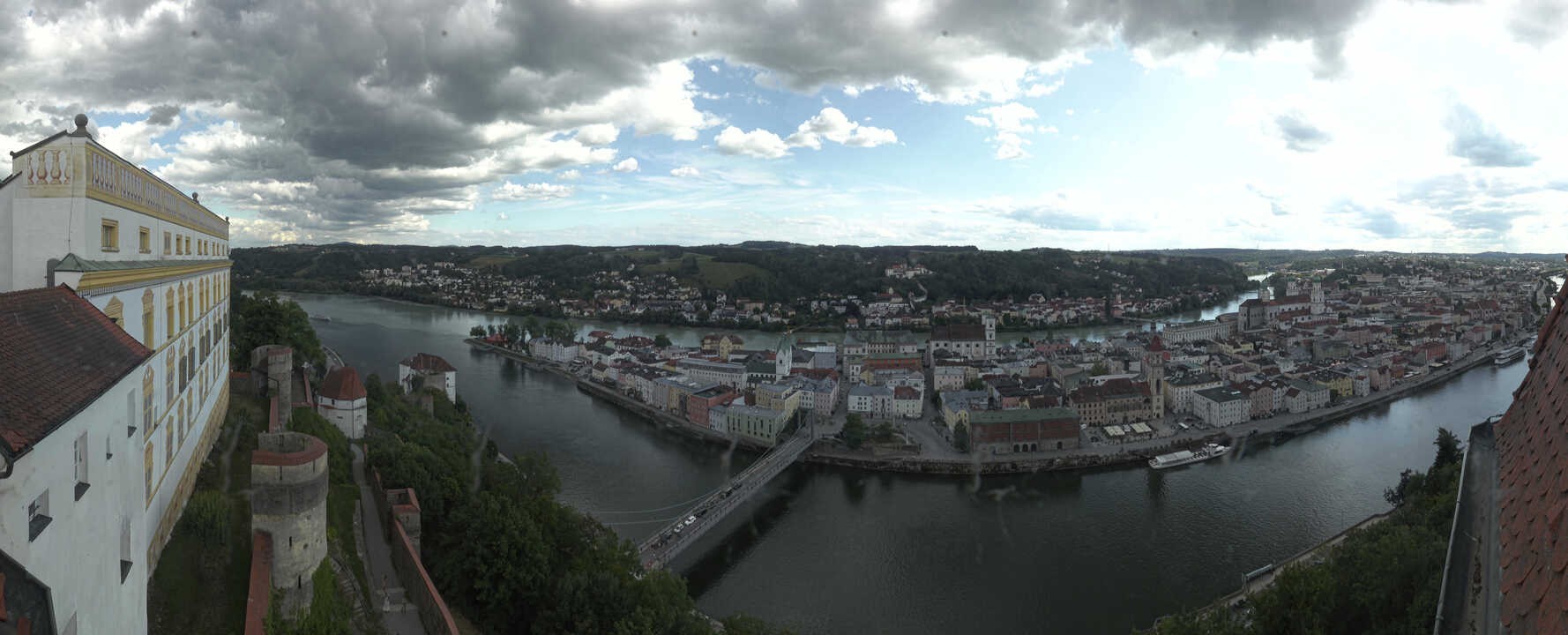 Archiv Foto Webcam Passau: Blick von der Veste Oberhaus auf Donau und Altstadt