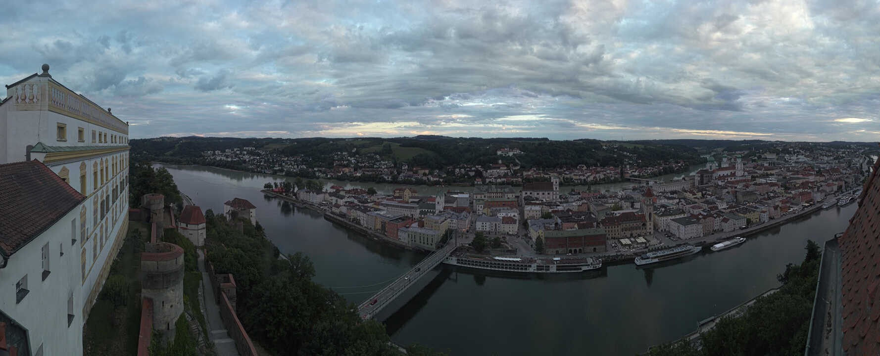 Archiv Foto Webcam Passau: Blick von der Veste Oberhaus auf Donau und Altstadt