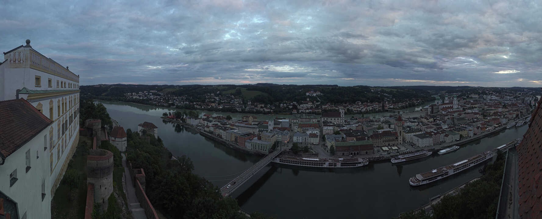 Archiv Foto Webcam Passau: Blick von der Veste Oberhaus auf Donau und Altstadt