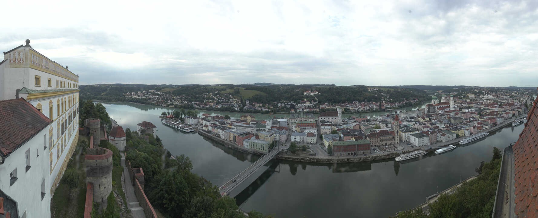 Archiv Foto Webcam Passau: Blick von der Veste Oberhaus auf Donau und Altstadt