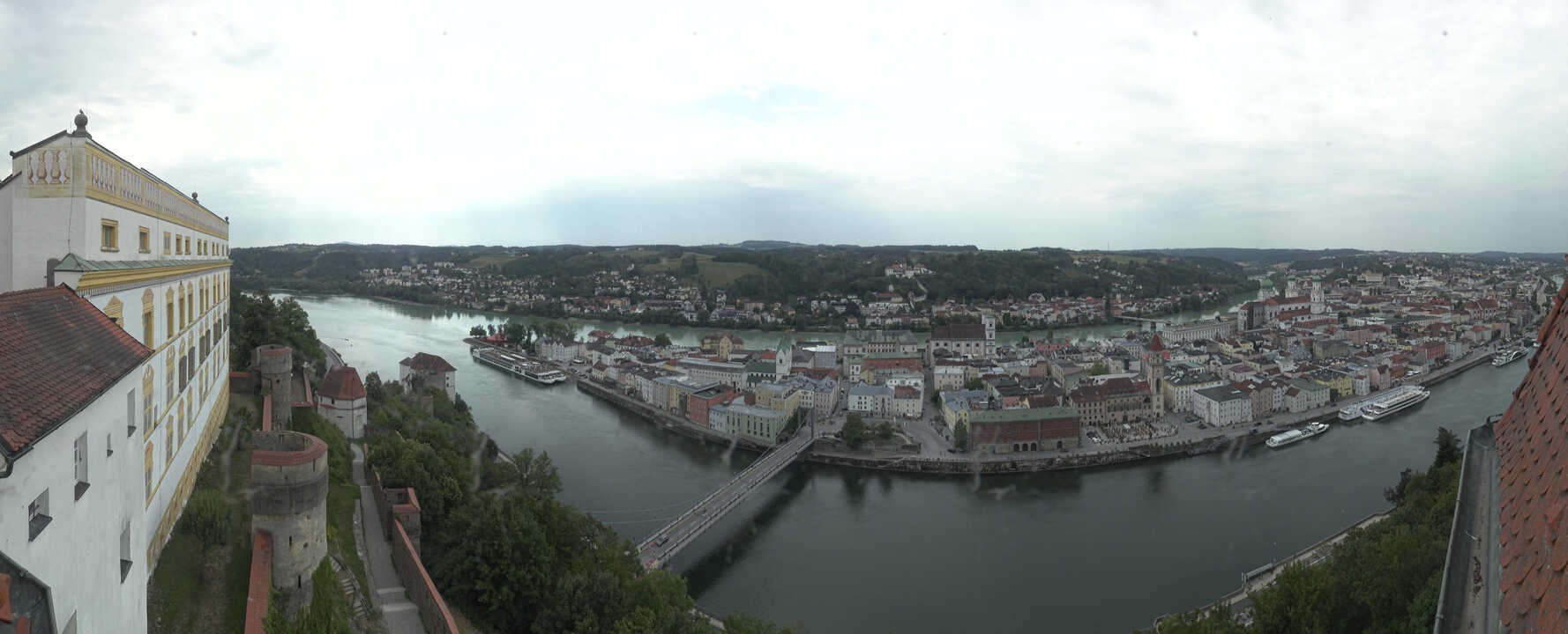 Archiv Foto Webcam Passau: Blick von der Veste Oberhaus auf Donau und Altstadt