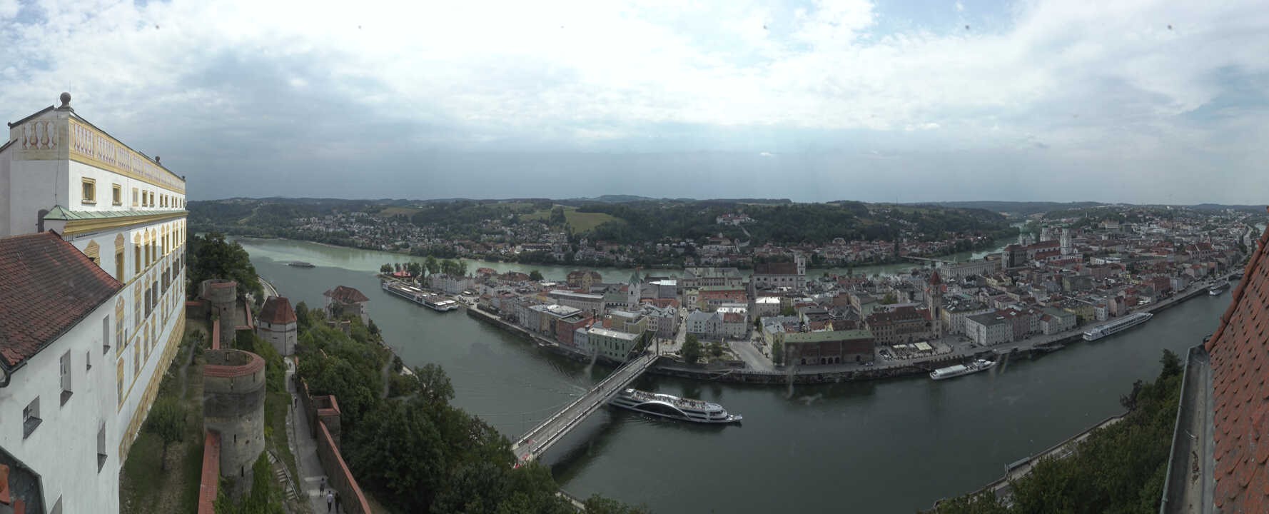 Archiv Foto Webcam Passau: Blick von der Veste Oberhaus auf Donau und Altstadt