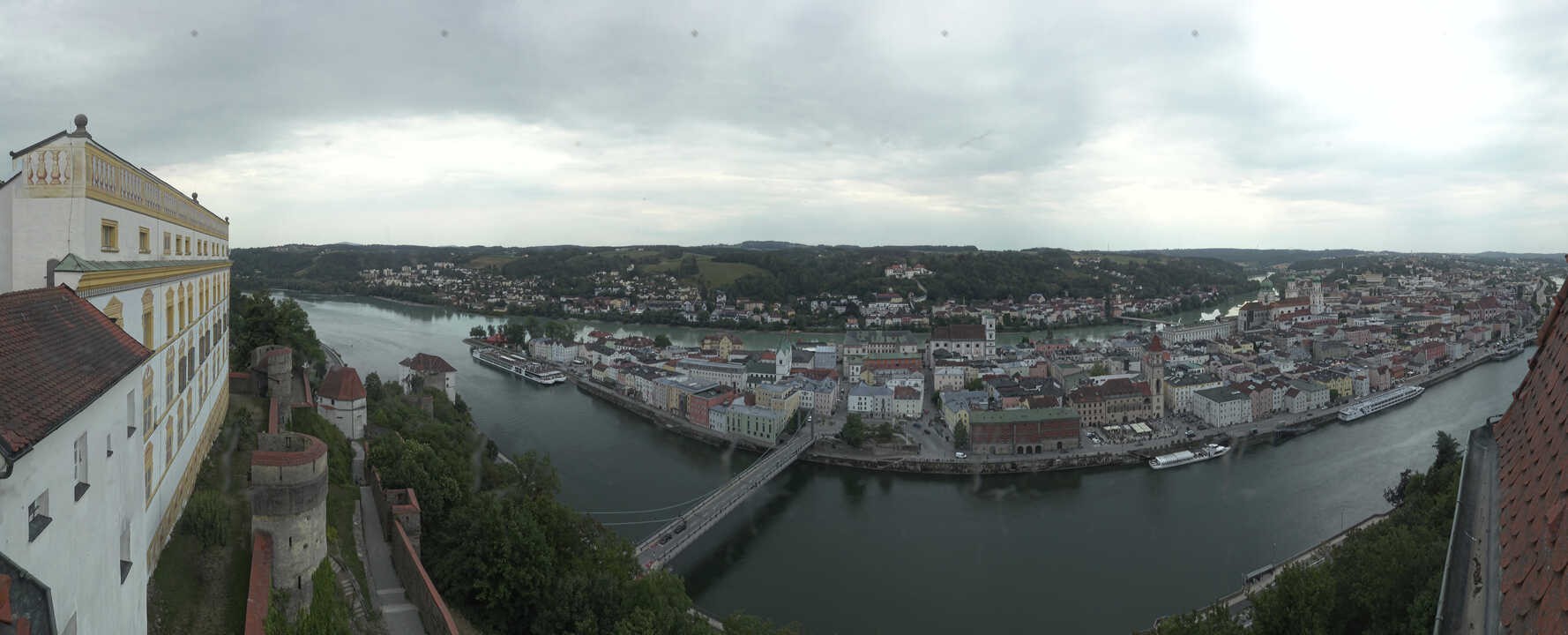 Archiv Foto Webcam Passau: Blick von der Veste Oberhaus auf Donau und Altstadt