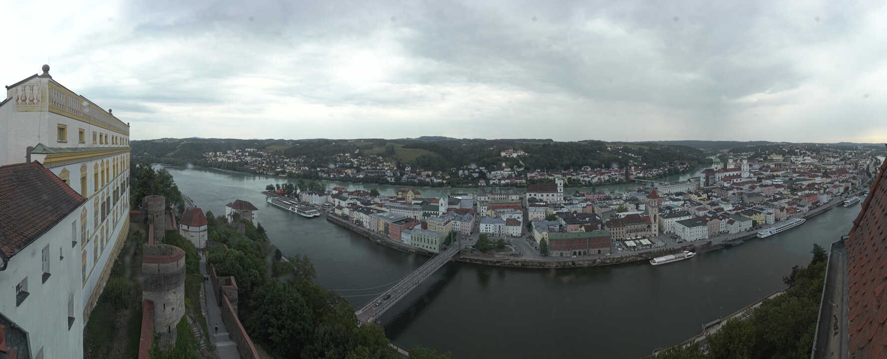 Archiv Foto Webcam Passau: Blick von der Veste Oberhaus auf Donau und Altstadt