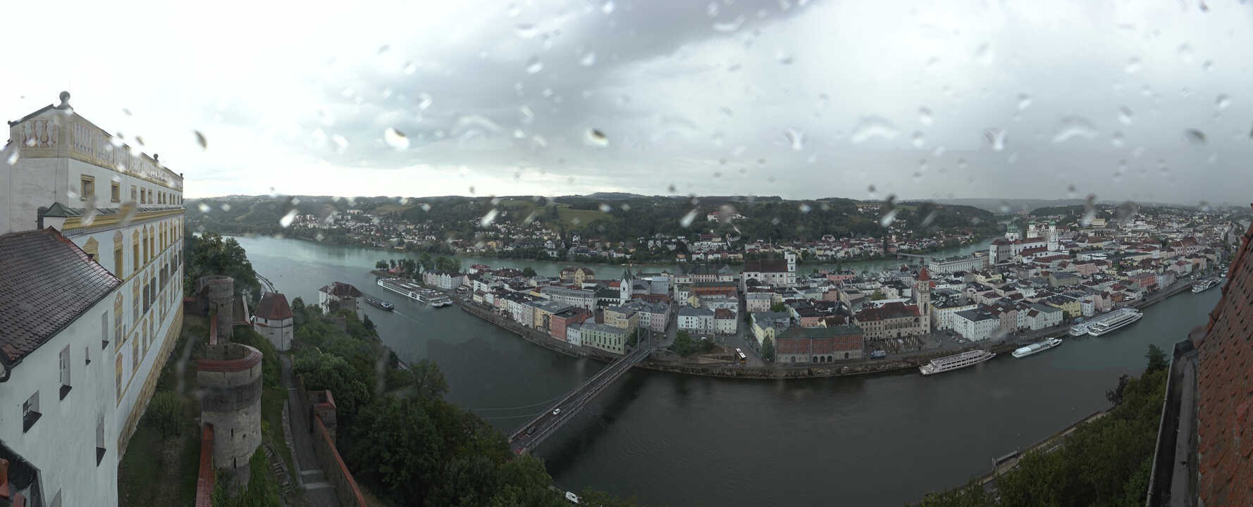 Archiv Foto Webcam Passau: Blick von der Veste Oberhaus auf Donau und Altstadt