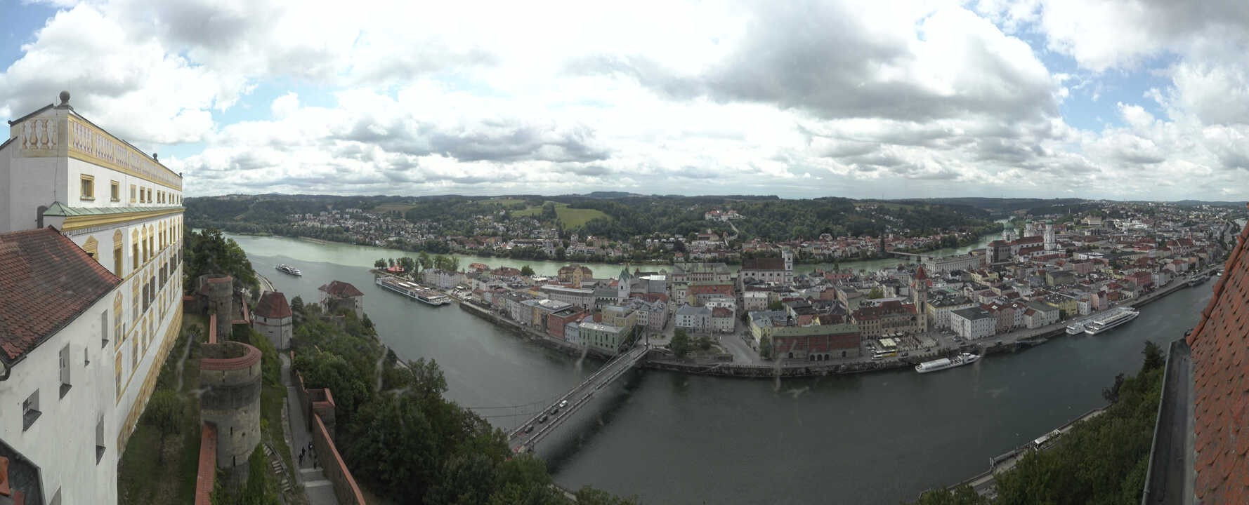 Archiv Foto Webcam Passau: Blick von der Veste Oberhaus auf Donau und Altstadt